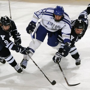 开云体育官方网站登陆-意甲比赛现场，球员讲述场上战术压力下如何应变应对，意甲对抗强度